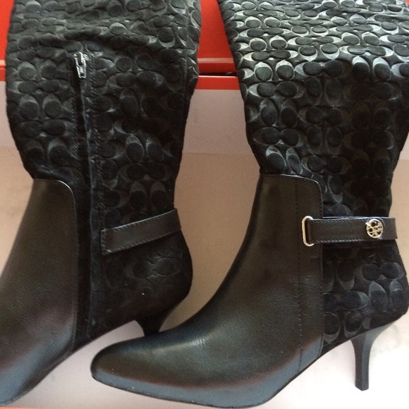 COACH BLACK LEATHER AND SUEDE BOOTS w "C" symbol. - Picture 1 of 4