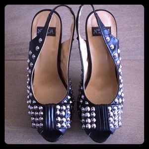 N.Y.L.A. Pumps