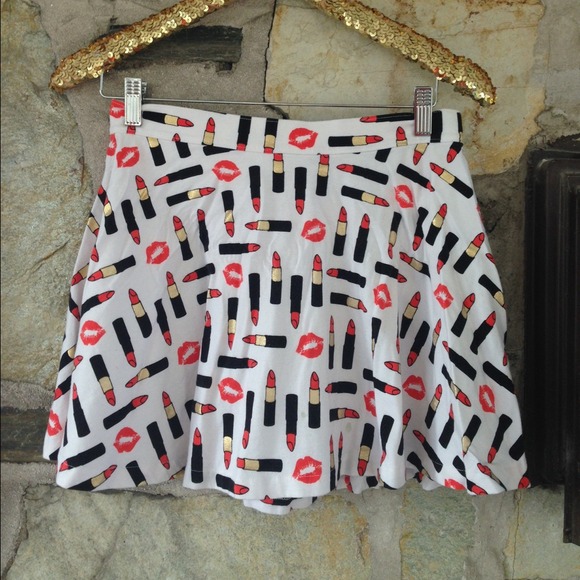 lipstick print circle skirt Kendall and Kylie