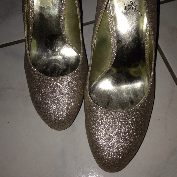 Gold glitter heals