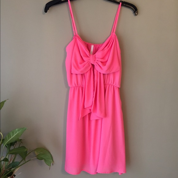 ❌SOLD IN BUNDLE❌🎉HP🎉 Bow Dress - Picture 2 of 4