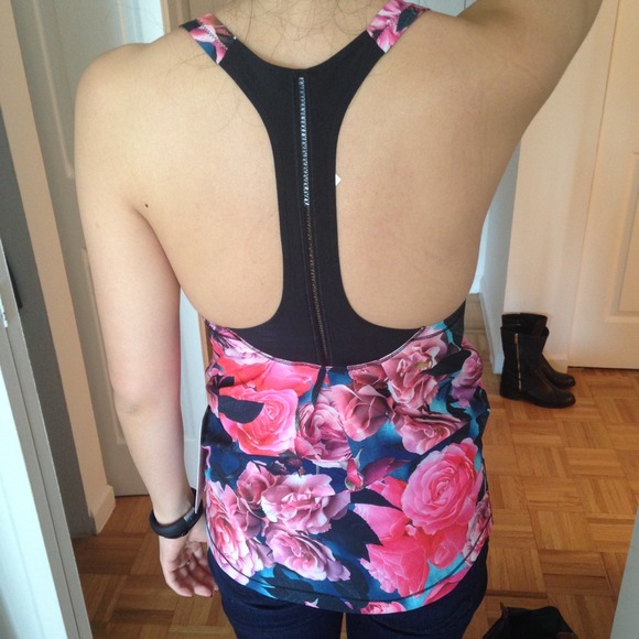 💕HP💕Lululemon lightened up top - Picture 2 of 7