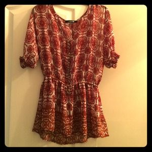 Sheer short sleeved printed V-neck top.