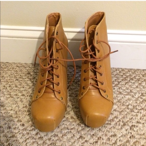 Cute tan boots ❤️