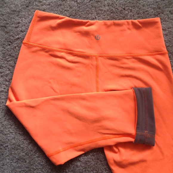 Orange/Gray reversible Lululemon wunder under crop