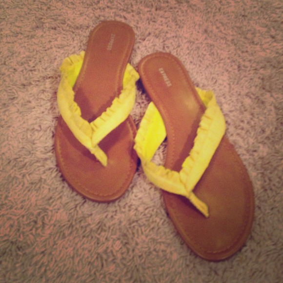 🚫sold🚫Express flip flops