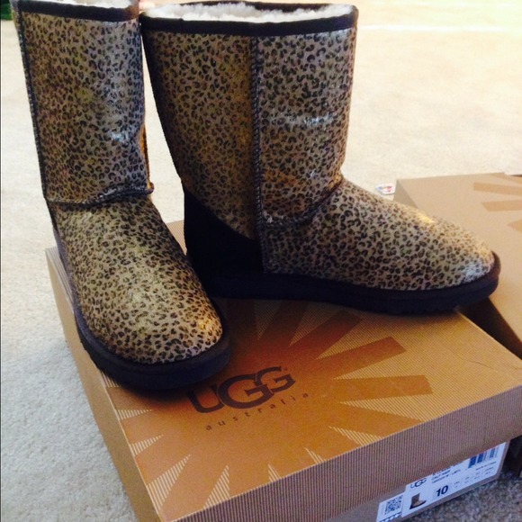 This weekend only Classic short Uggs