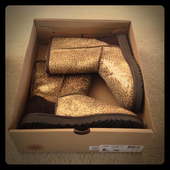Brand New Uggs Calf Hair short uggs