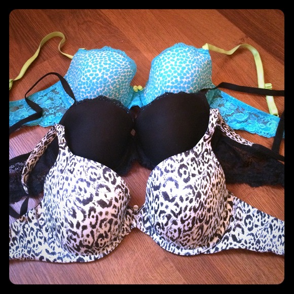Victoria Secret bra's!! 32 D