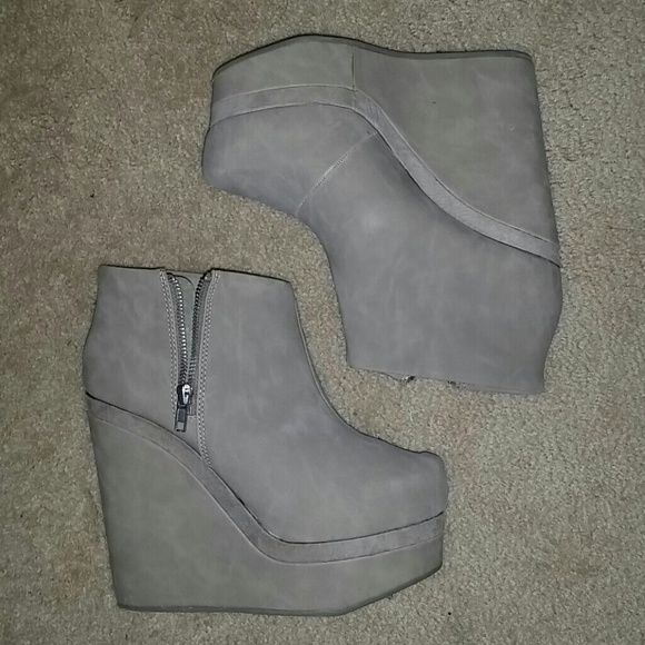 H&M Boots - Beige Taupe platform wedge zip bootie H&M