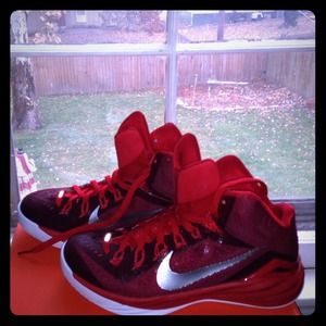 Nike Hyperdunk 2014 - Women's
Gym Red/Silver