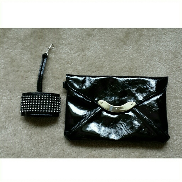 NWOT Detachable Wristlet Clutch