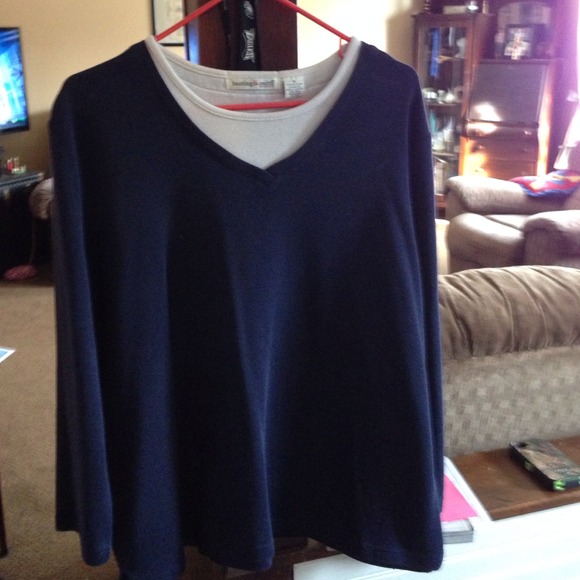 Black and white long sleeve shirt. 1x