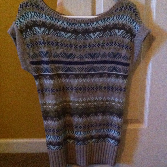 Short sleeve sweater