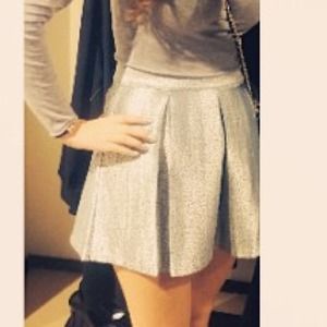 skirt size medium runs small runs like a small