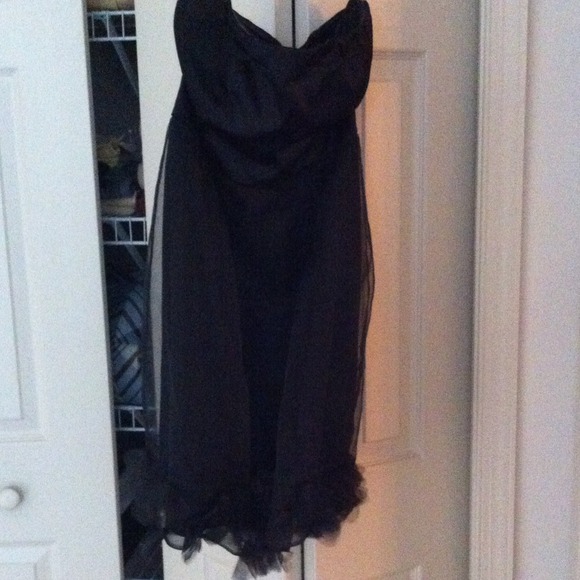 Black sleeveless dress