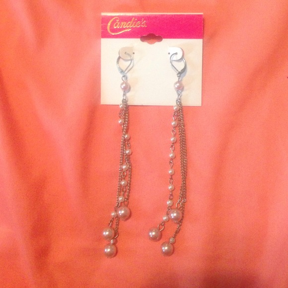Candie's dangle pearl earrings