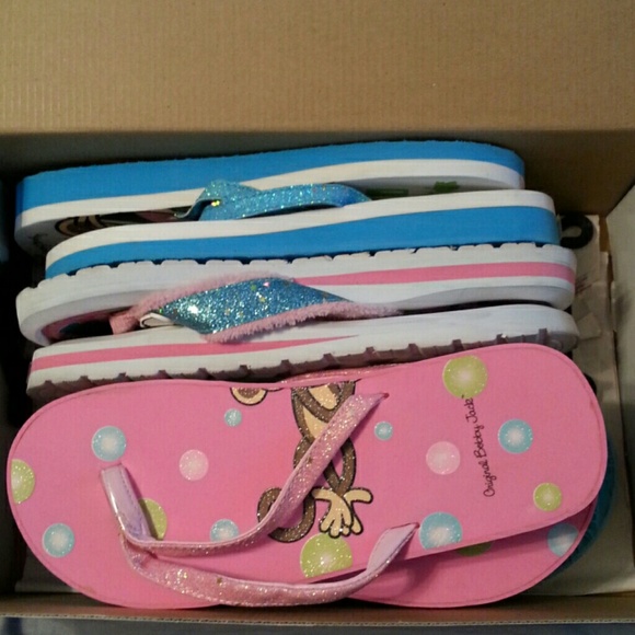4 pairs of girls sandals size 5/6