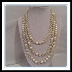 Vintage Hand Knotted Quality F Pearl Necklace
