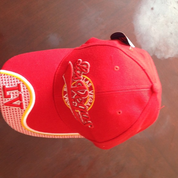 Adult cap - Picture 2 of 3