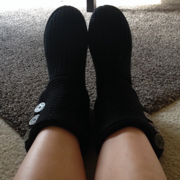Black knitted uggs