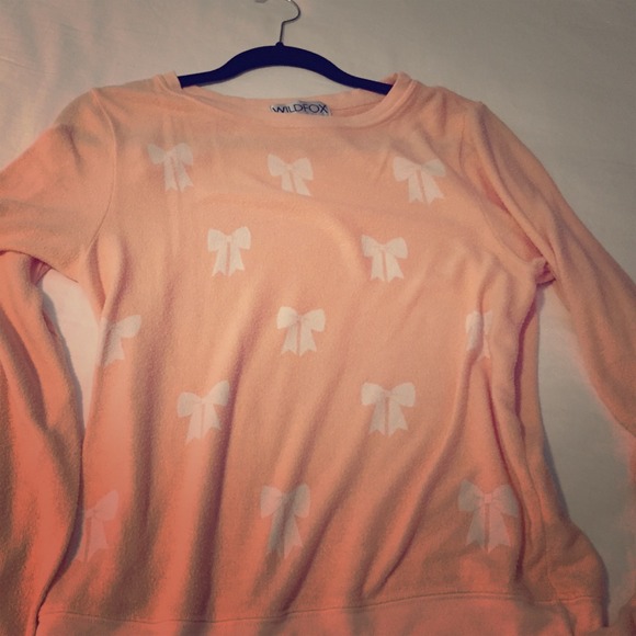 WildFox Sweater. Bow detail. Peach. Size XS.