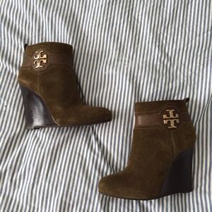 Tory Burch olive green booties // sz 7