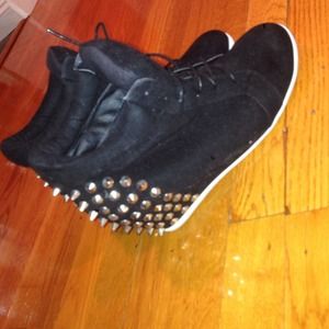 LolaShoetique Swedges w/stud and spike detail back