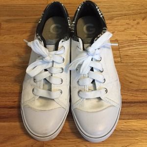 White sneakers by Guess