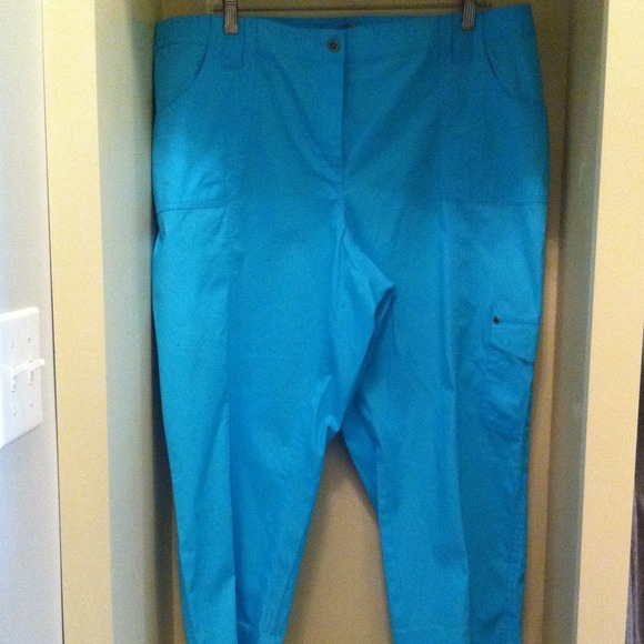 Turquoise capris