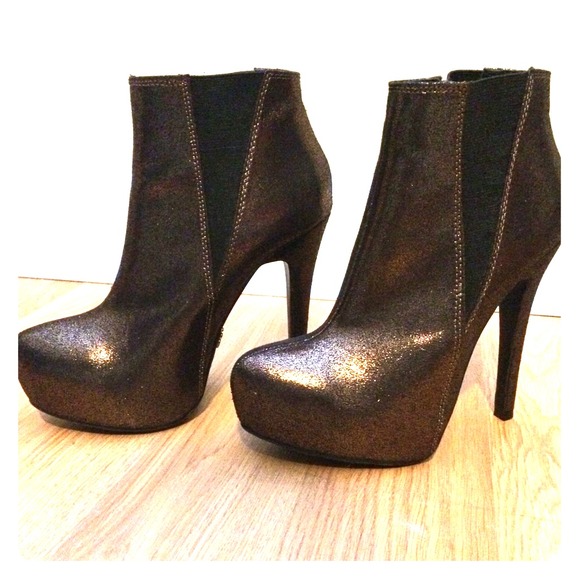 Rock&Republic Georgine bronze platform ankle boot.
