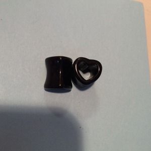NWOT Acrylic heart plugs