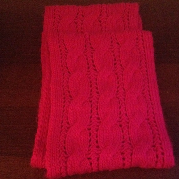 Pink scarf from Abercrombie Kids 🎀