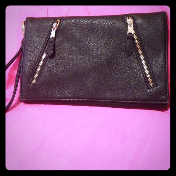 Forever 21 black clutch