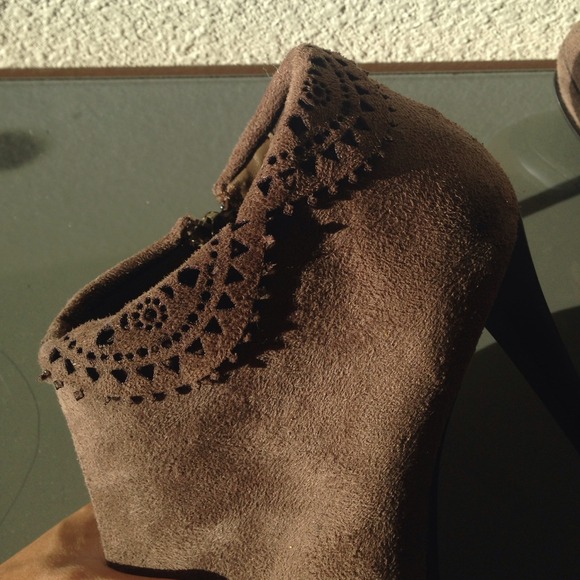 Brown booties 🍂 - Picture 2 of 4