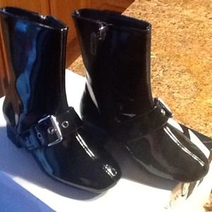 Little girl's Nine West patent boots(new)
