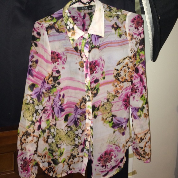 Floral print blouse