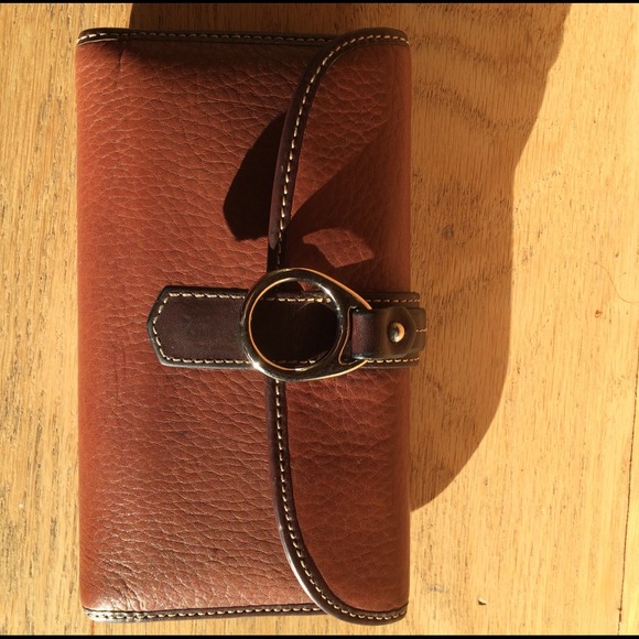 dooney and bourke bifold wallet