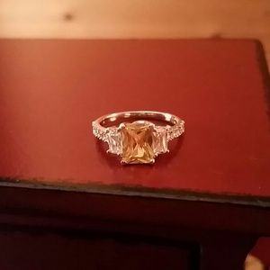 Beautiful real topaz Dimond white gold ring