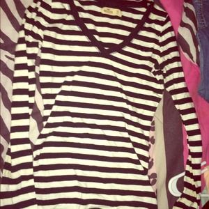 Flattering hollister striped Vneck