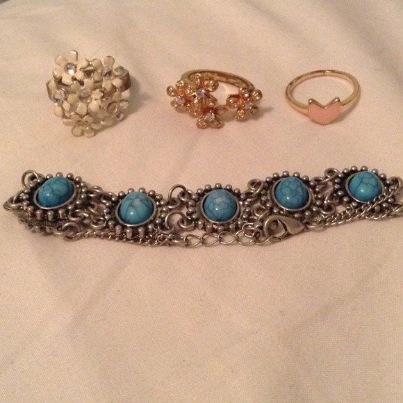 3 RINGS AND BRACELET COMBO