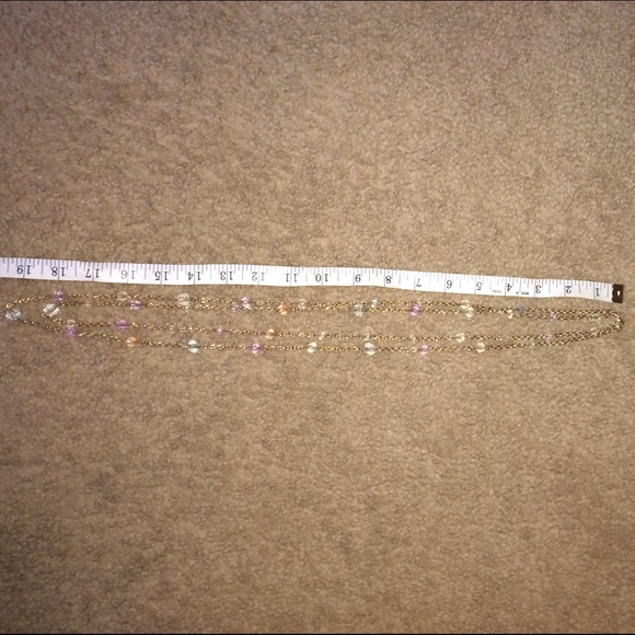 Gold beaded costume jewelry necklace - Picture 2 of 3