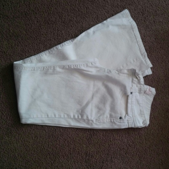 Amazing white jeans