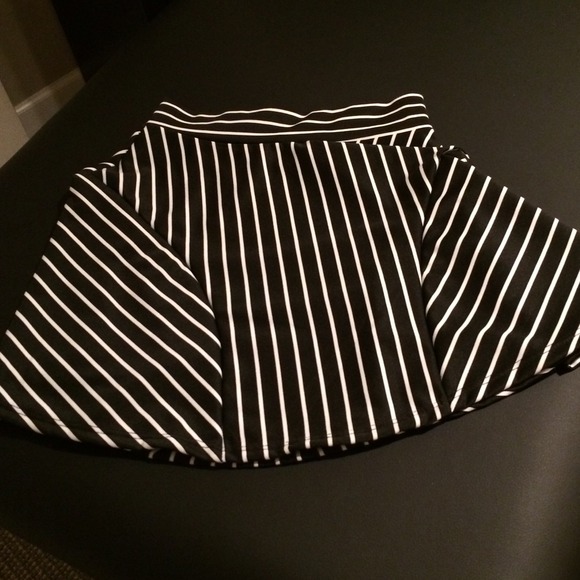 Black and White Striped Skirt - Picture 2 of 2