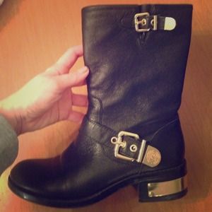SOLD LOCALLY🚫🚫🚫🚫Like new Coveted Vince Camuto