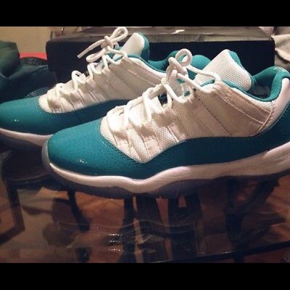 Aqua 11 size (5.5) - Picture 1 of 1