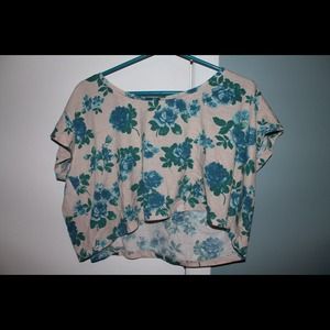 🚫 sold 🚫Floral crop top