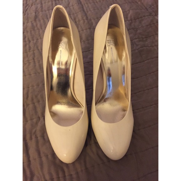 TB DONATED 10/14! INC Louie Pumps - Picture 2 of 4