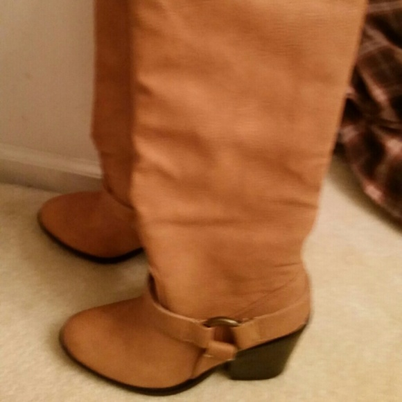 Boots - Picture 3 of 4