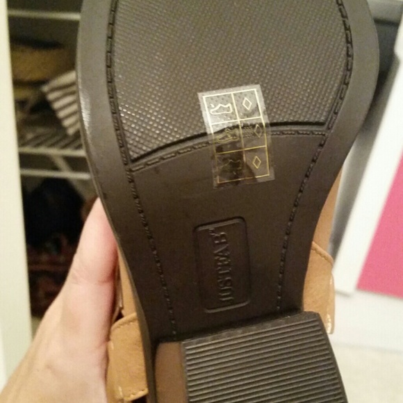 Boots - Picture 4 of 4